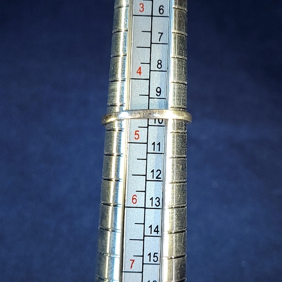 Small Vintage Ornate Ring with Mother of Pearl Stone - Picture 7 of 7